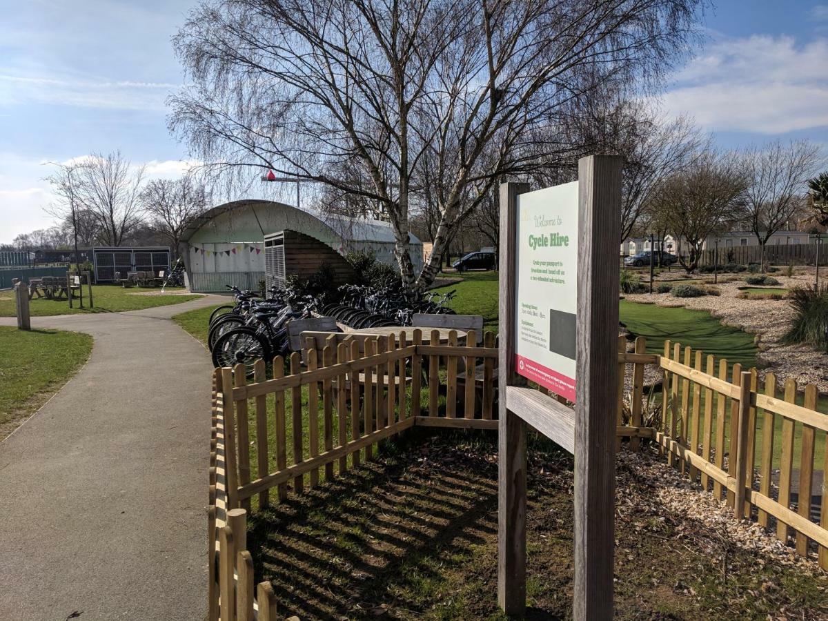 Hotel P&D'S Pearl Caravan At Tattershall Lakes Country Park Exterior foto